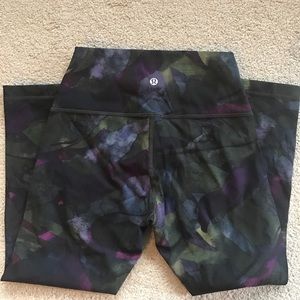 Lululemon Wunder Under Crops Size 6 - NWT!